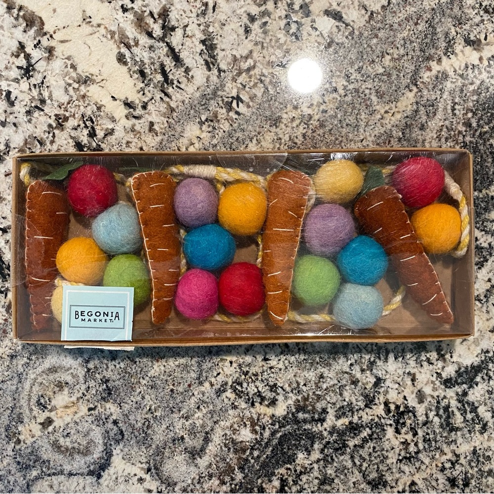 NWT Carrots Wool Garland With Multicolor Pom Poms Begonia Market- Sz 6 ft. Long